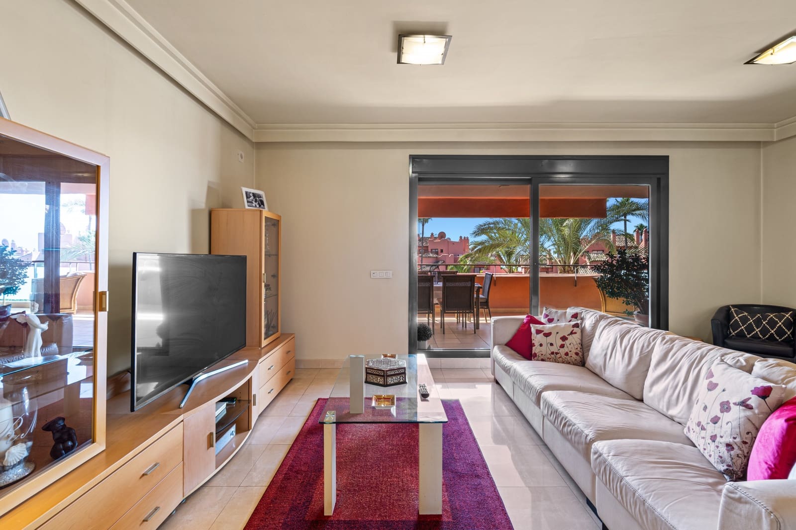 Apartamento de 3 habitaciones en Estepona en venta con piscina garaje - 585.000 € (Ref: 9236388)