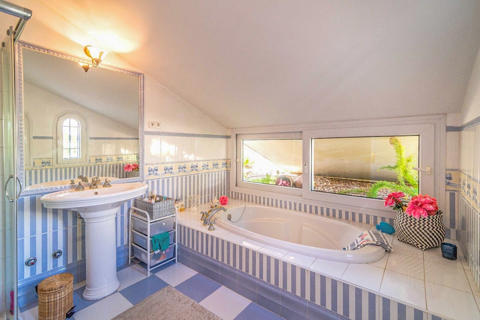 6 bedroom Villa for sale in Marbella with pool garage - € 2,750,000 (Ref: 9262448)