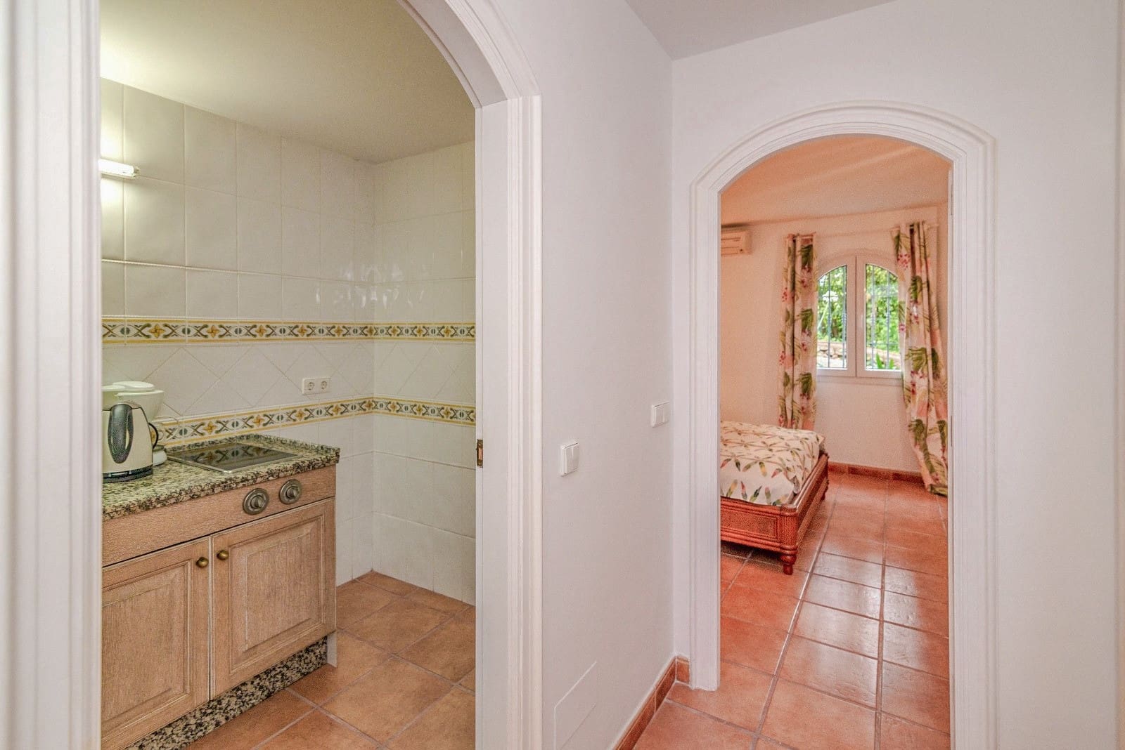 6 bedroom Villa for sale in Marbella with pool garage - € 2,750,000 (Ref: 9262448)