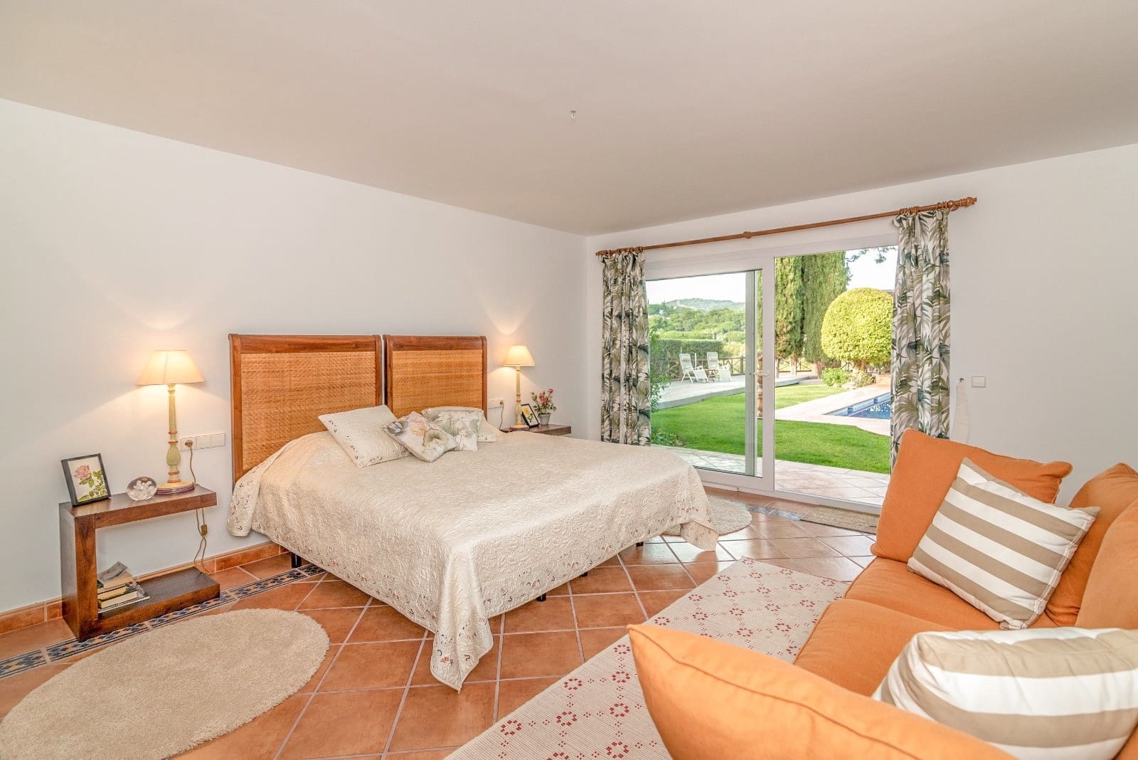 6 bedroom Villa for sale in Marbella with pool garage - € 2,750,000 (Ref: 9262448)