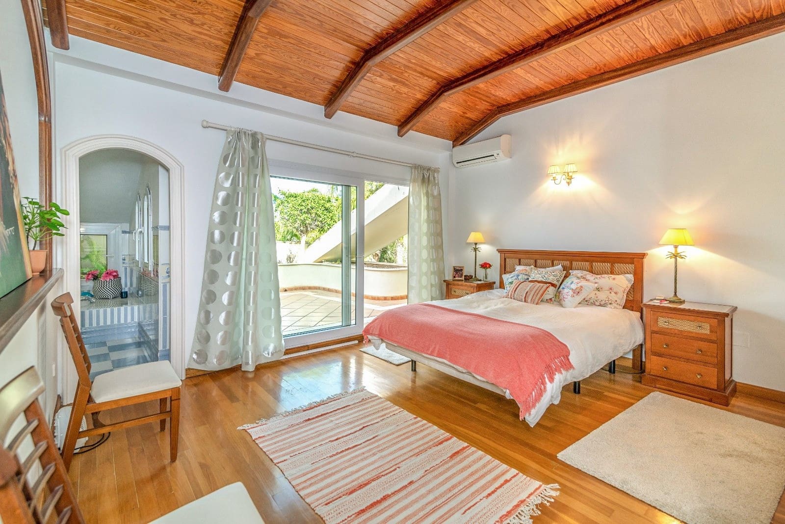 6 bedroom Villa for sale in Marbella with pool garage - € 2,750,000 (Ref: 9262448)