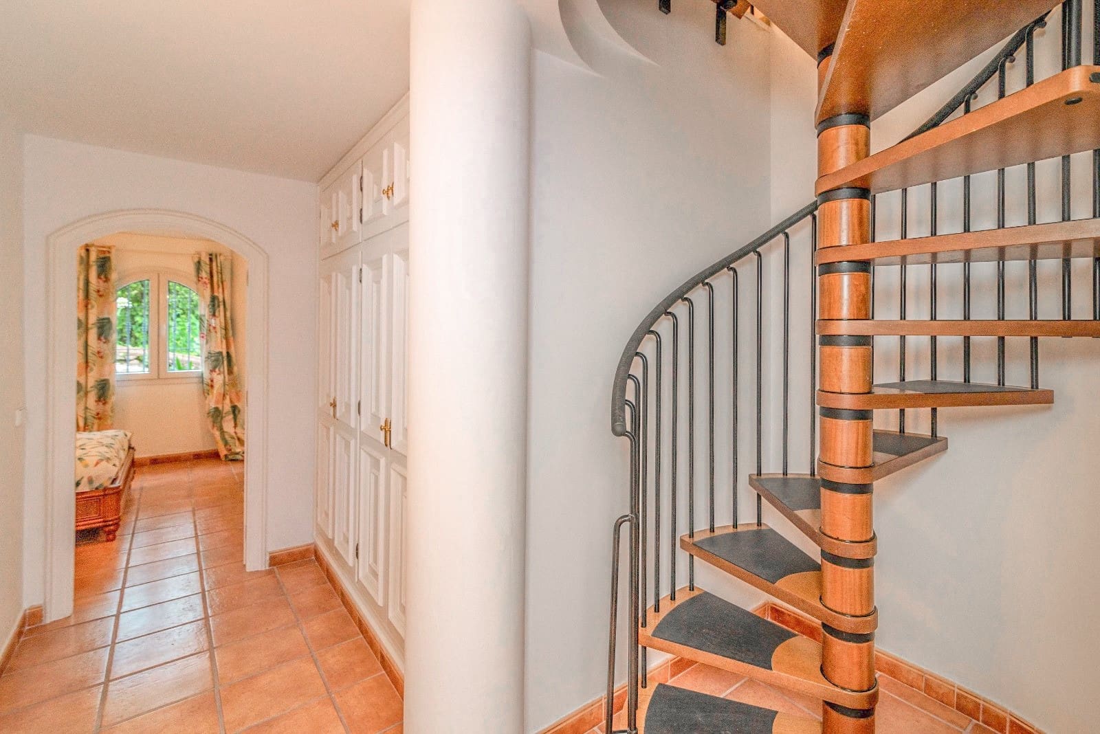 6 bedroom Villa for sale in Marbella with pool garage - € 2,750,000 (Ref: 9262448)