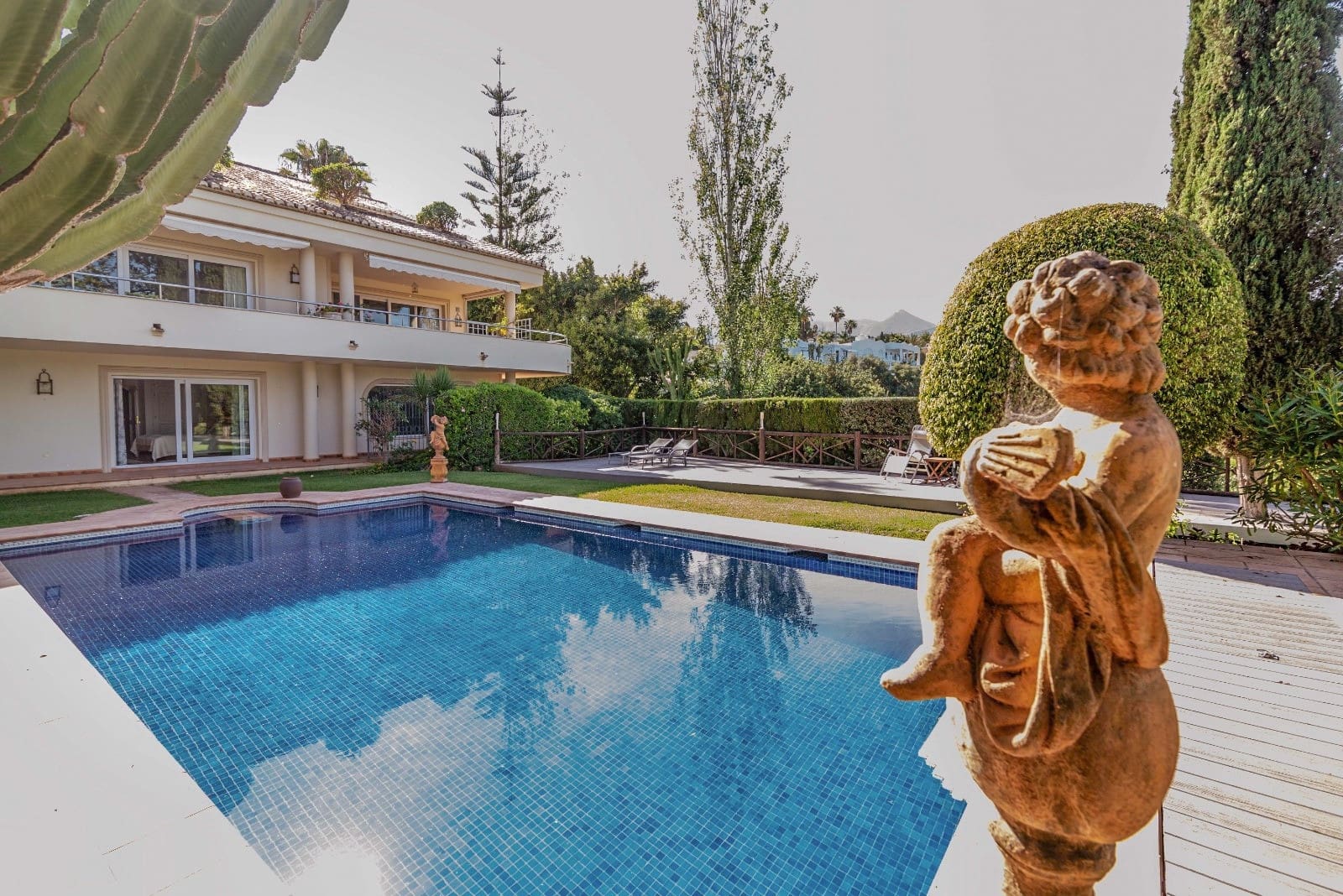 6 bedroom Villa for sale in Marbella with pool garage - € 2,750,000 (Ref: 9262448)