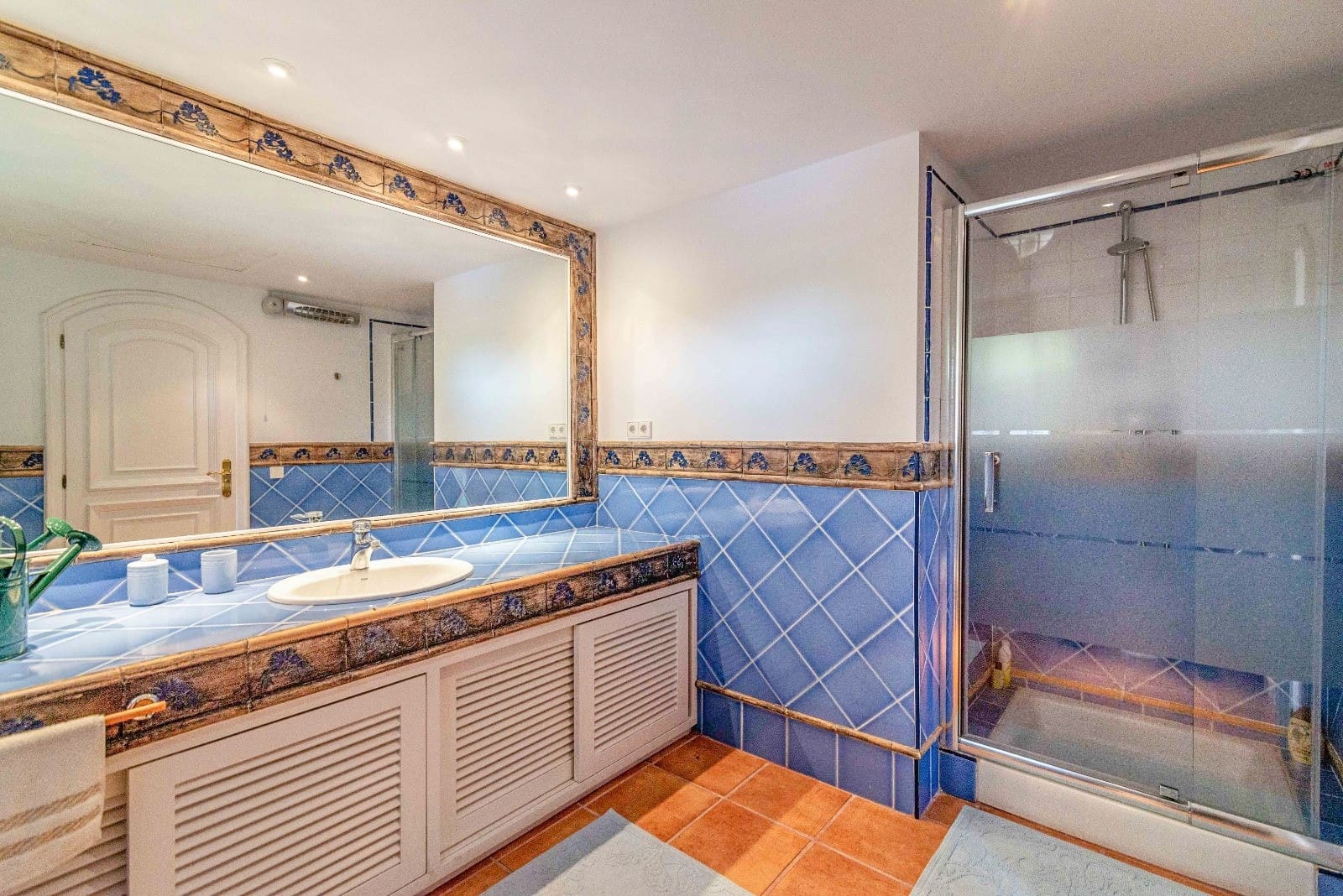 6 bedroom Villa for sale in Marbella with pool garage - € 2,750,000 (Ref: 9262448)