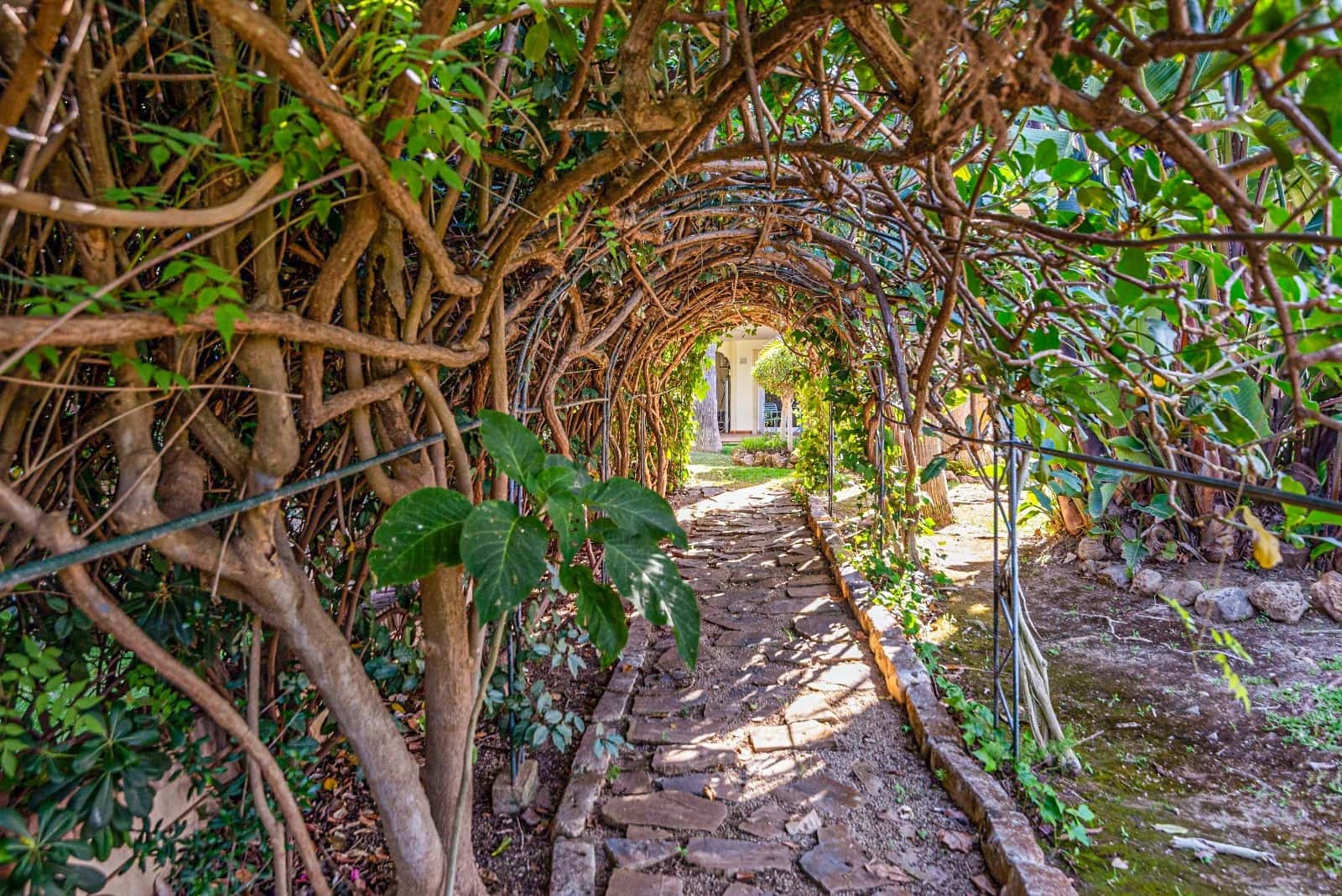 6 bedroom Villa for sale in Marbella with pool garage - € 2,750,000 (Ref: 9262448)