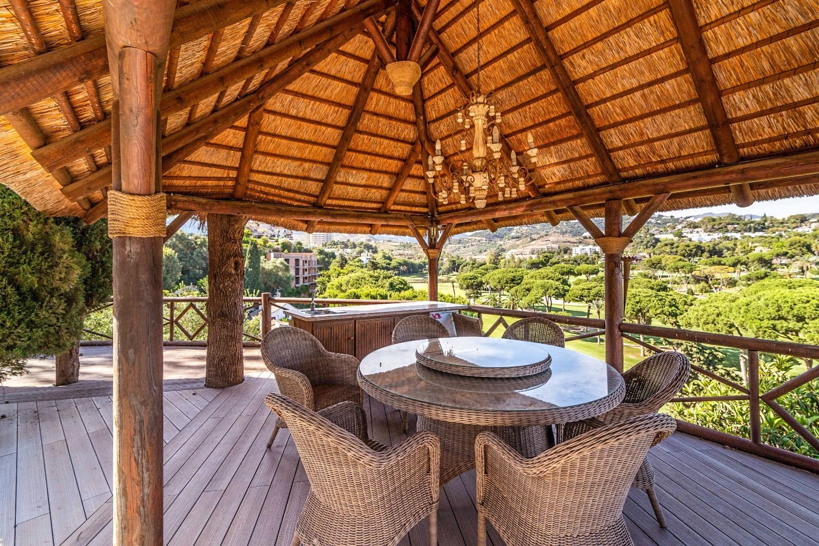 6 bedroom Villa for sale in Marbella with pool garage - € 2,750,000 (Ref: 9262448)