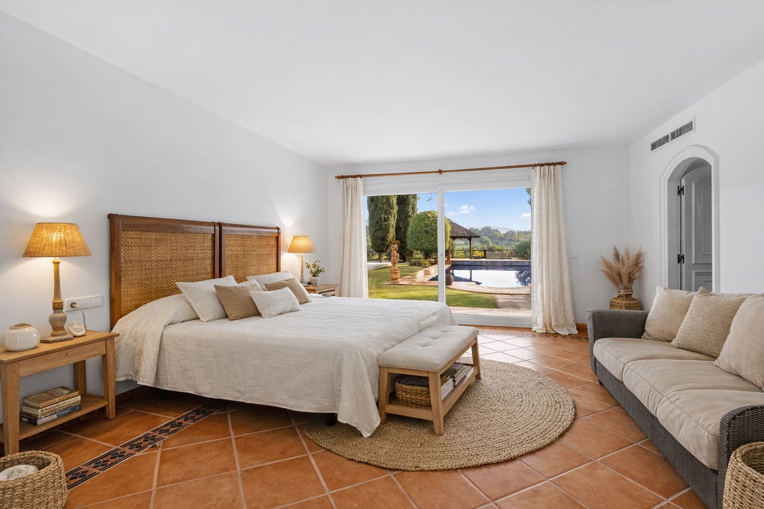 6 bedroom Villa for sale in Marbella with pool garage - € 2,750,000 (Ref: 9262448)