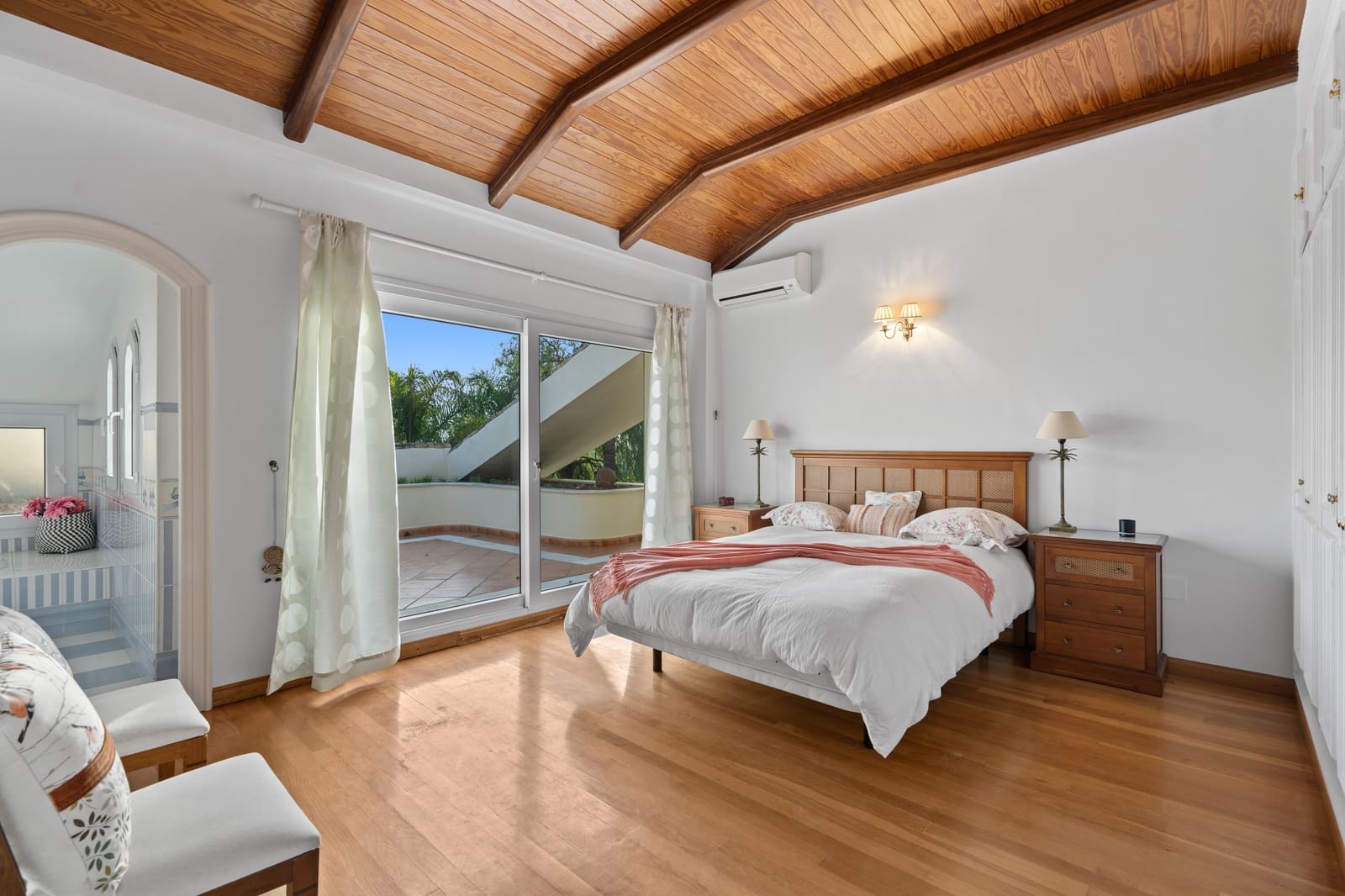 6 bedroom Villa for sale in Marbella with pool garage - € 2,750,000 (Ref: 9262448)