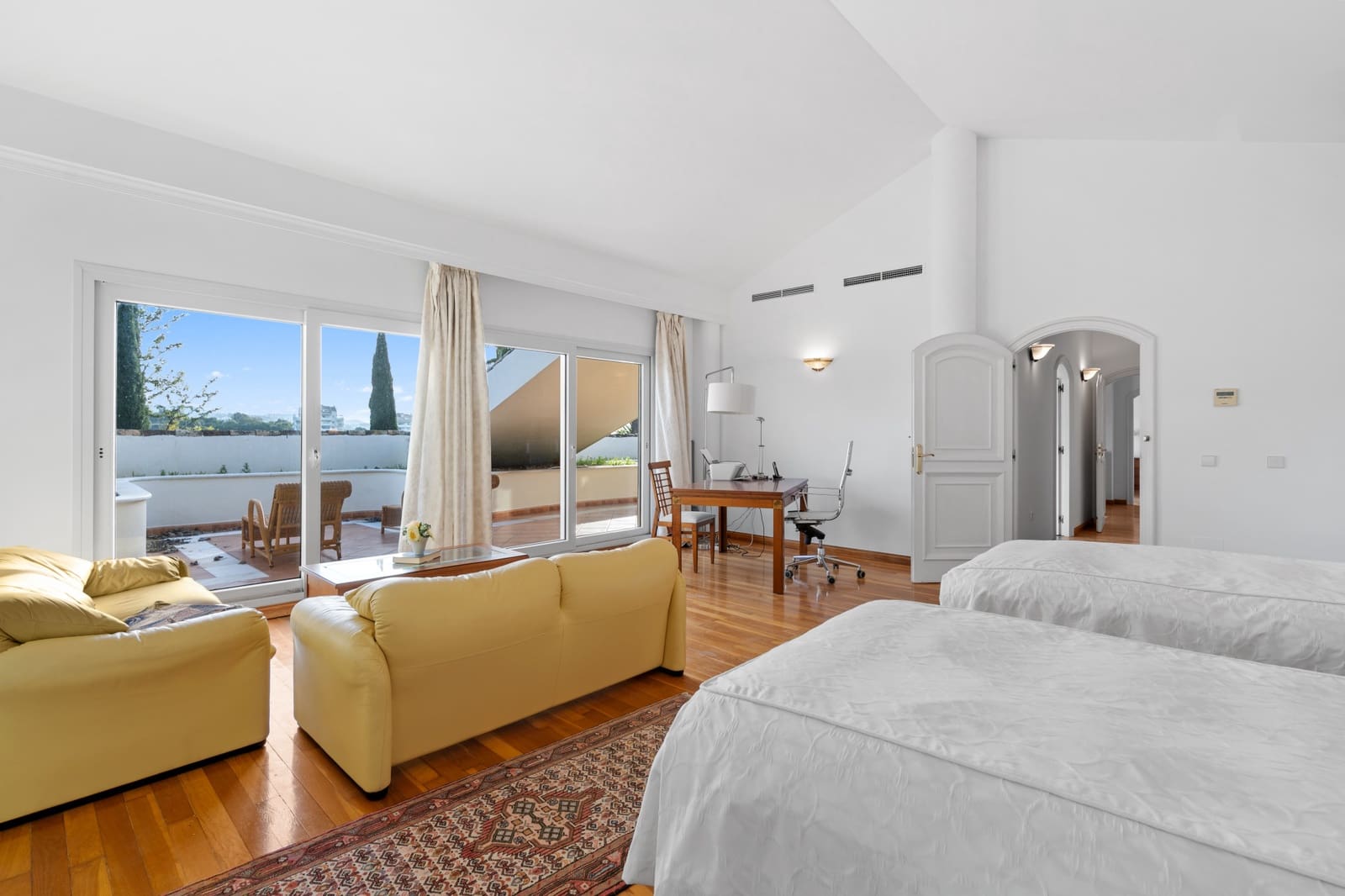 6 bedroom Villa for sale in Marbella with pool garage - € 2,750,000 (Ref: 9262448)