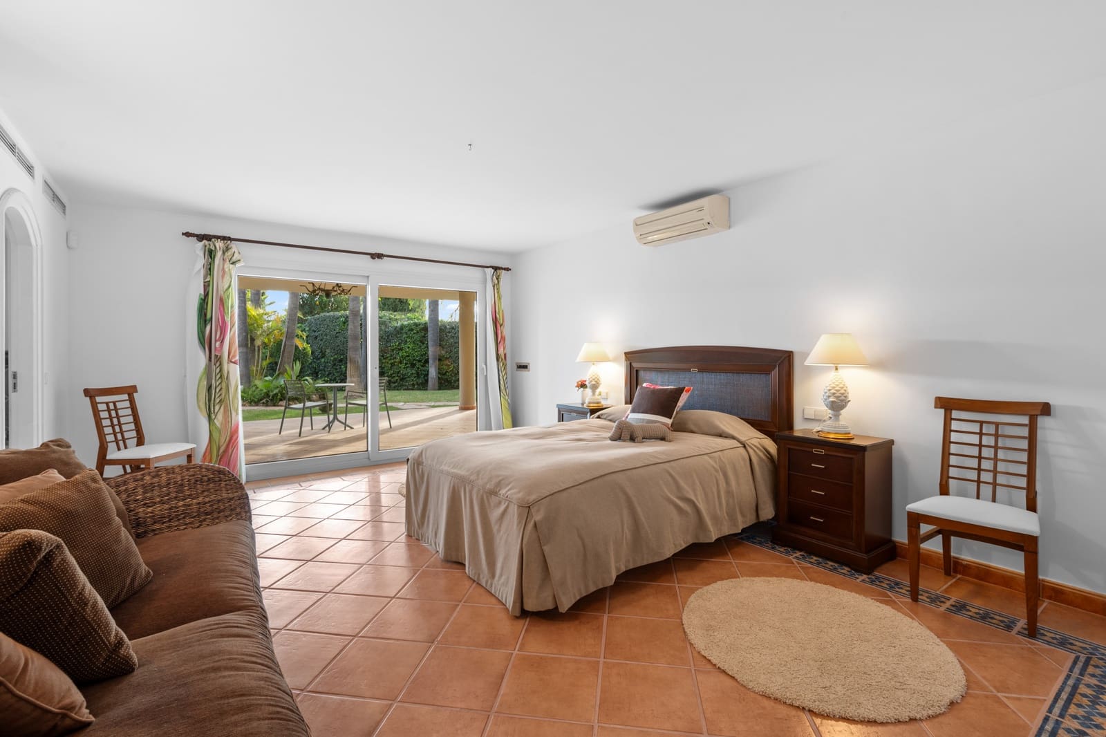 6 bedroom Villa for sale in Marbella with pool garage - € 2,750,000 (Ref: 9262448)