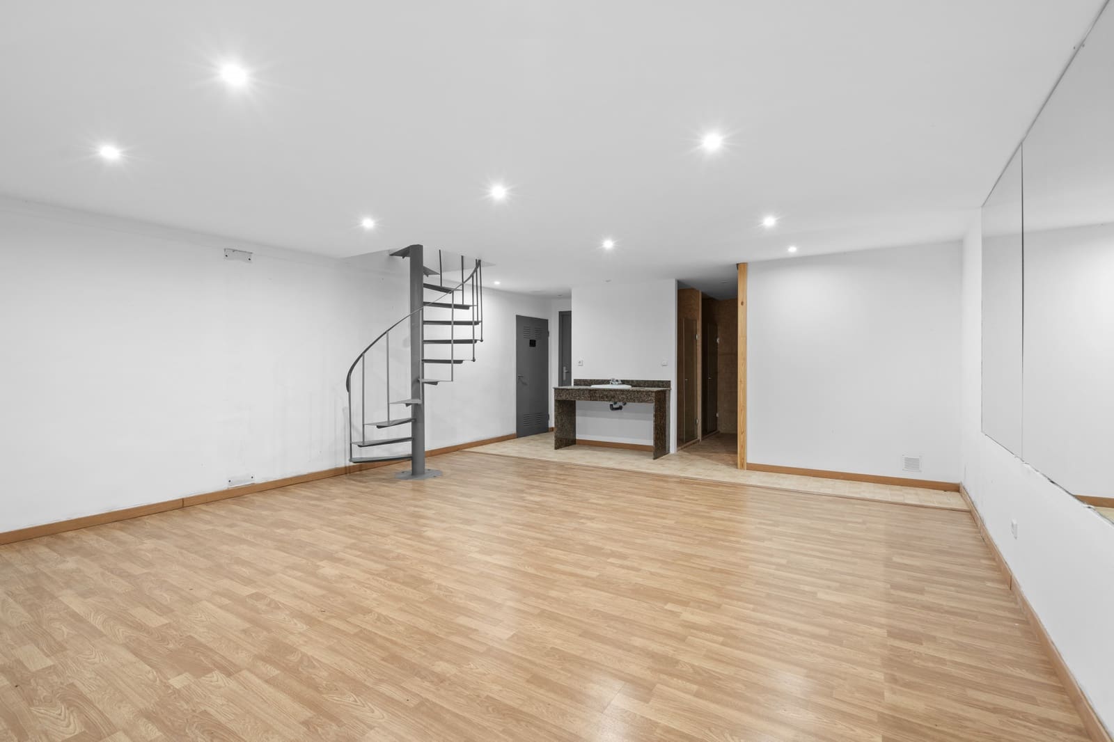 6 bedroom Villa for sale in Marbella with pool garage - € 2,750,000 (Ref: 9262448)