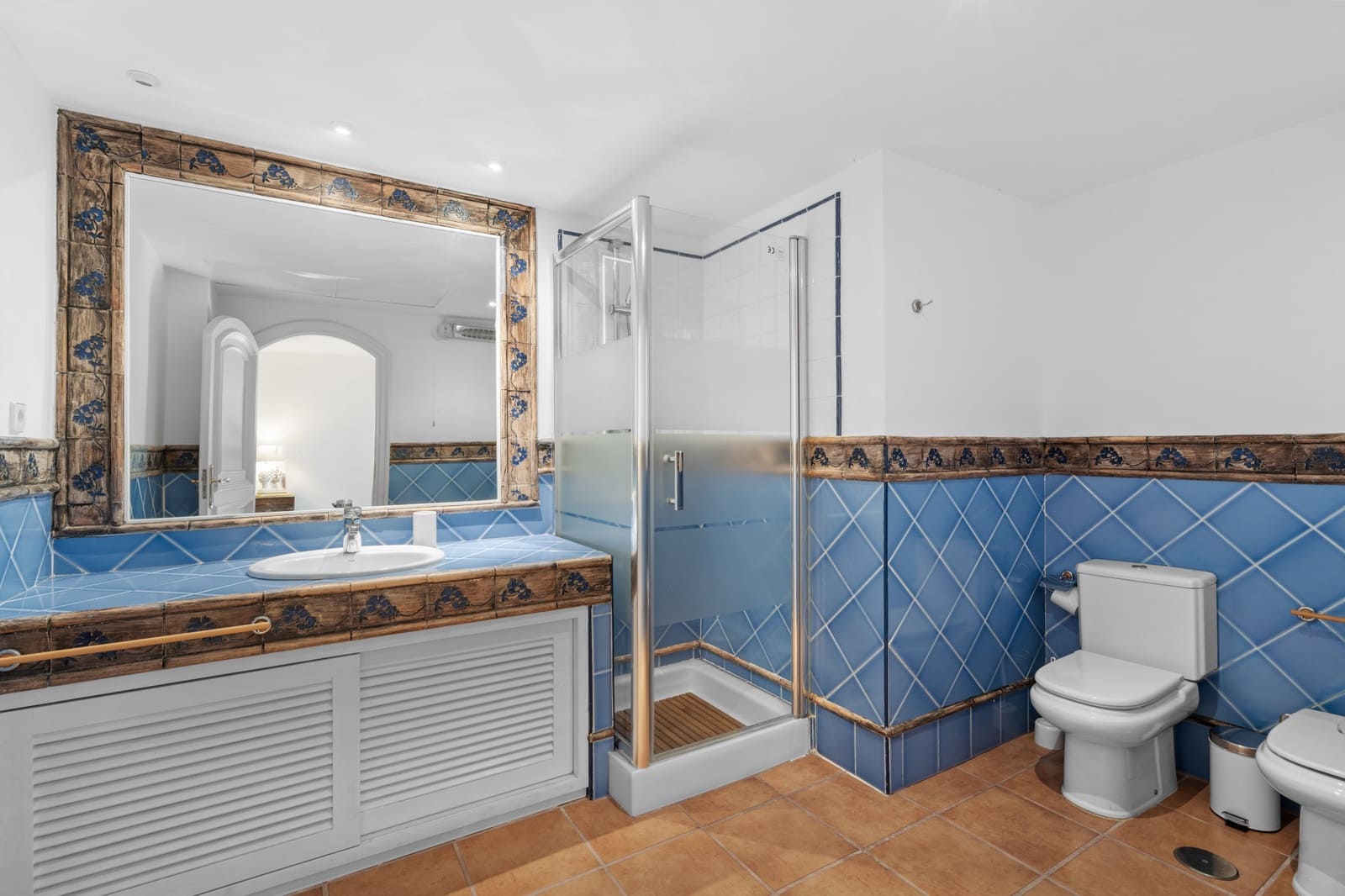 6 bedroom Villa for sale in Marbella with pool garage - € 2,750,000 (Ref: 9262448)