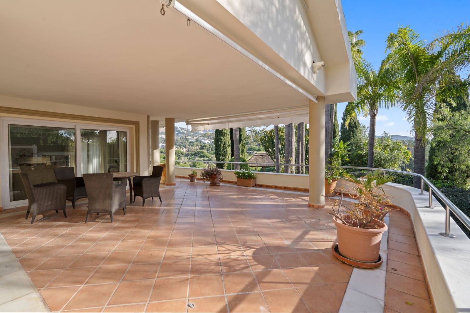 6 bedroom Villa for sale in Marbella with pool garage - € 2,750,000 (Ref: 9262448)