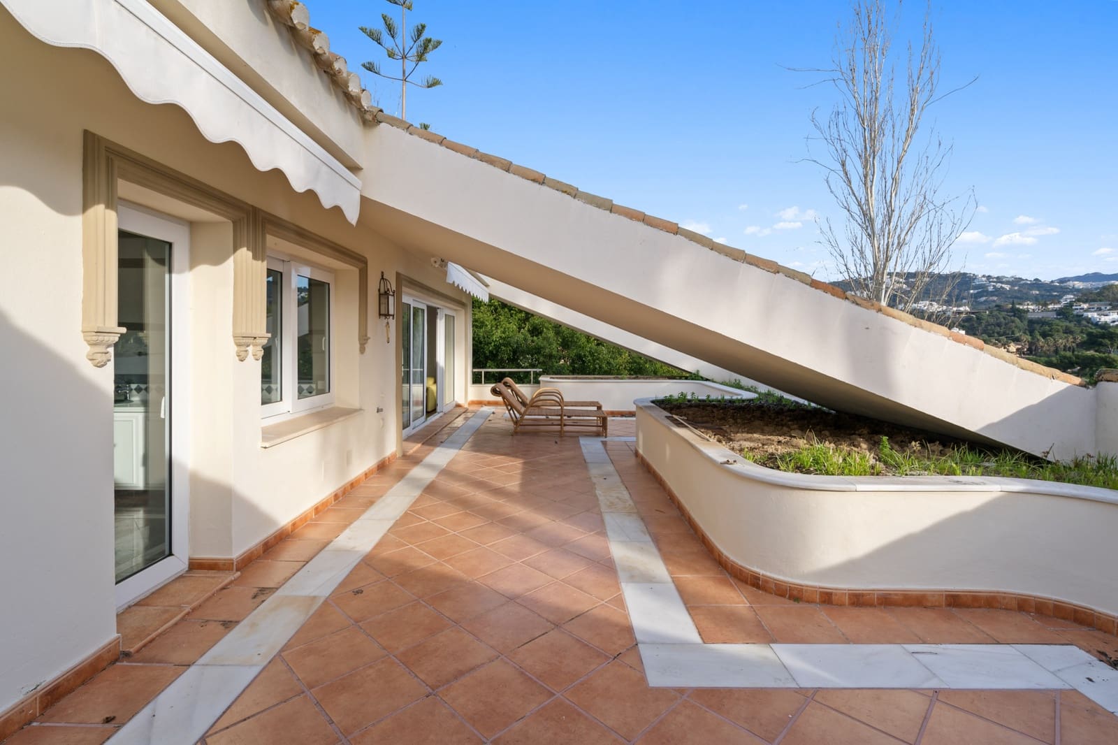 6 bedroom Villa for sale in Marbella with pool garage - € 2,750,000 (Ref: 9262448)