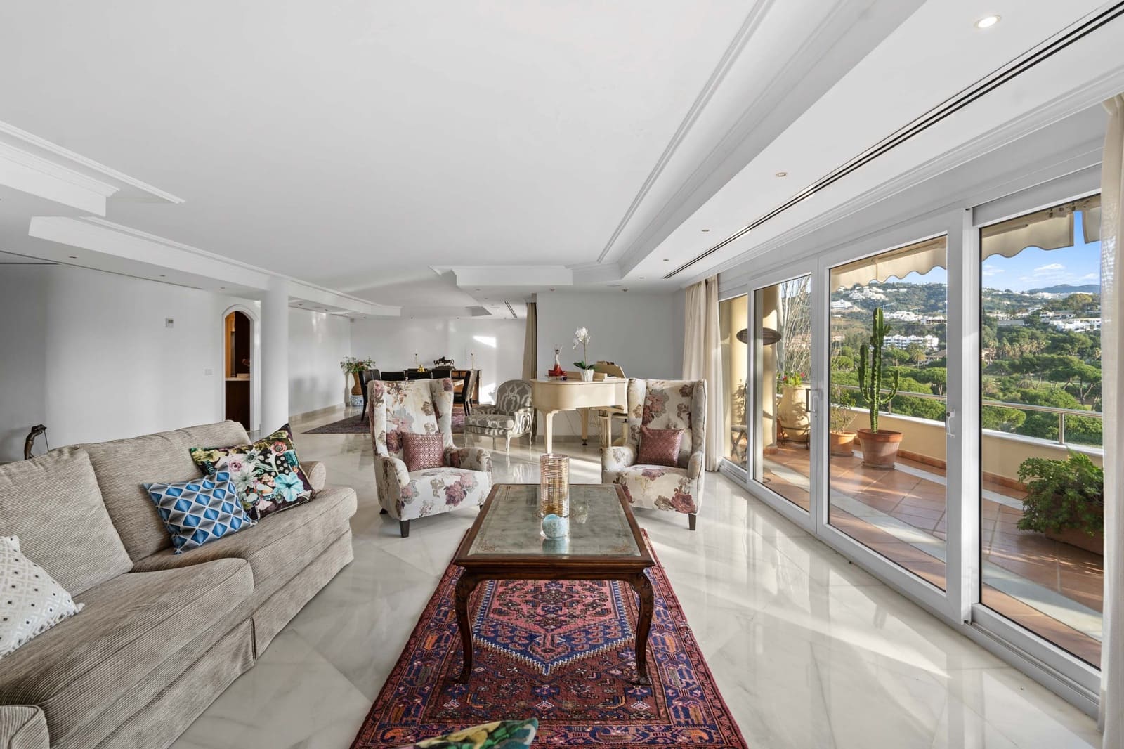 6 bedroom Villa for sale in Marbella with pool garage - € 2,750,000 (Ref: 9262448)