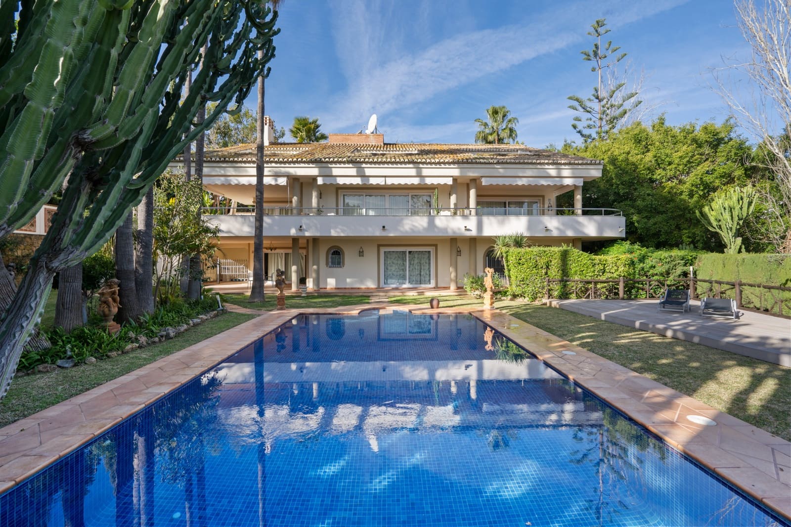 6 bedroom Villa for sale in Marbella with pool garage - € 2,750,000 (Ref: 9262448)