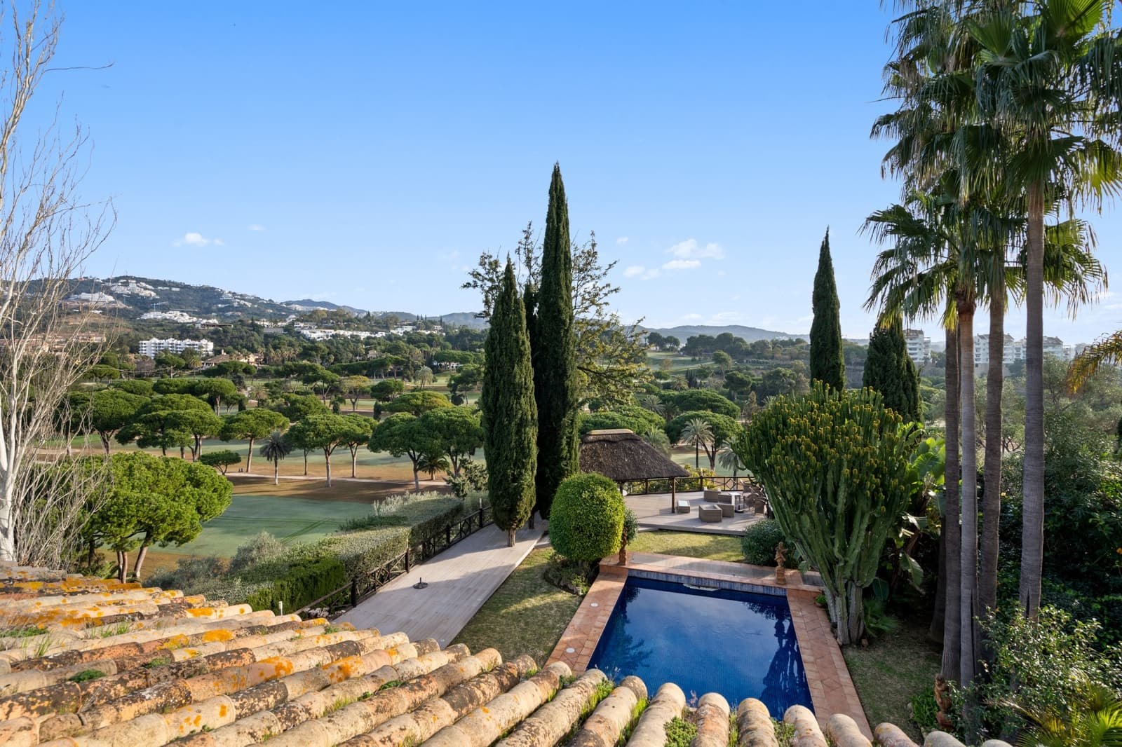 6 bedroom Villa for sale in Marbella with pool garage - € 2,750,000 (Ref: 9262448)