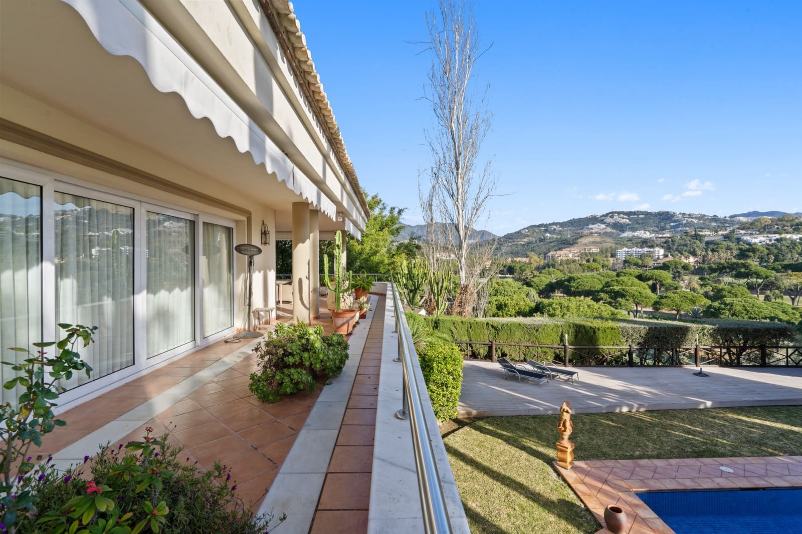 6 bedroom Villa for sale in Marbella with pool garage - € 2,750,000 (Ref: 9262448)