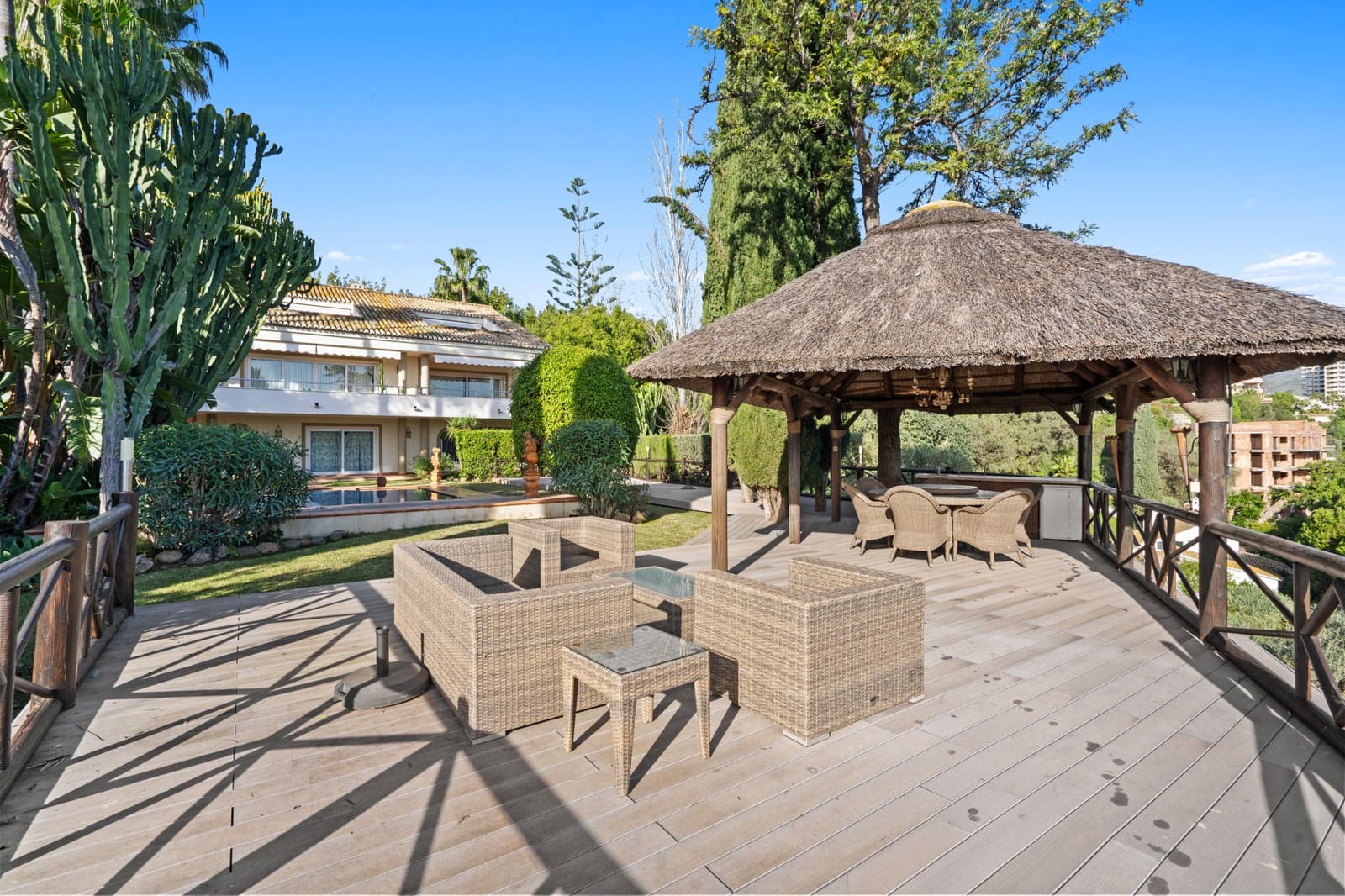 6 bedroom Villa for sale in Marbella with pool garage - € 2,750,000 (Ref: 9262448)