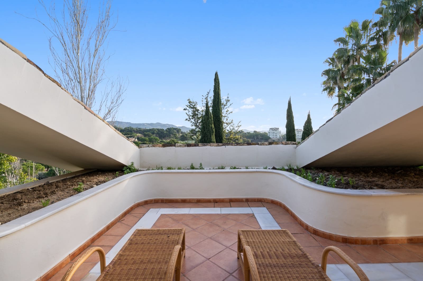 6 bedroom Villa for sale in Marbella with pool garage - € 2,750,000 (Ref: 9262448)