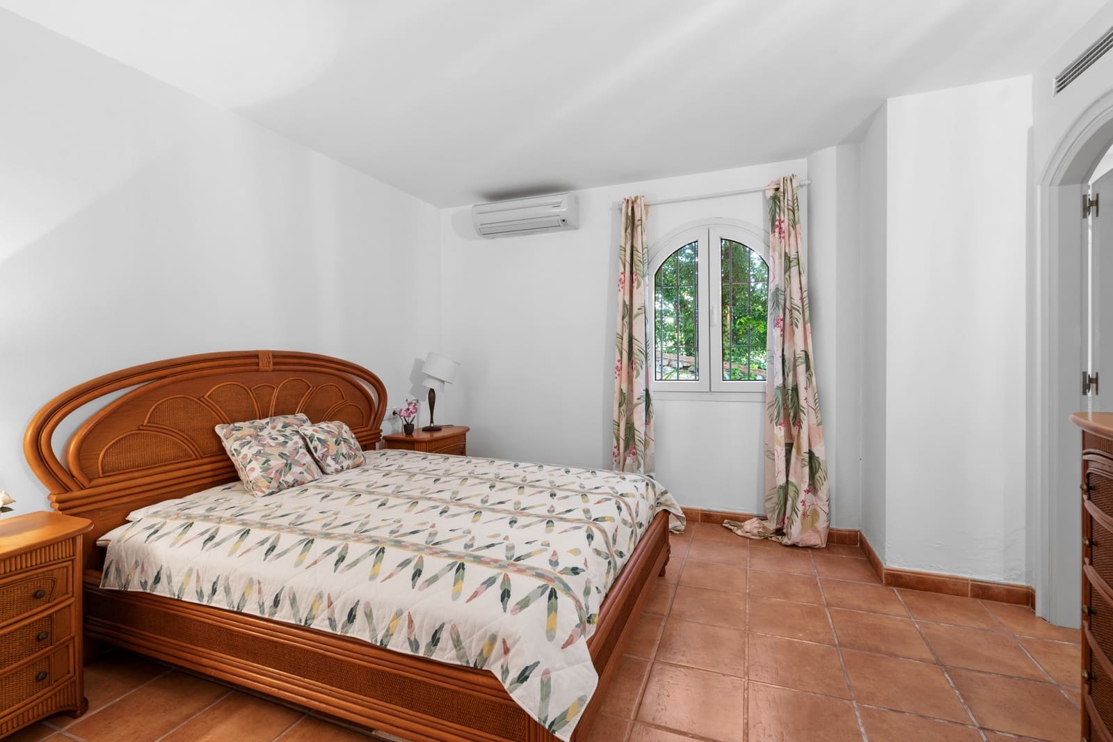 6 bedroom Villa for sale in Marbella with pool garage - € 2,750,000 (Ref: 9262448)