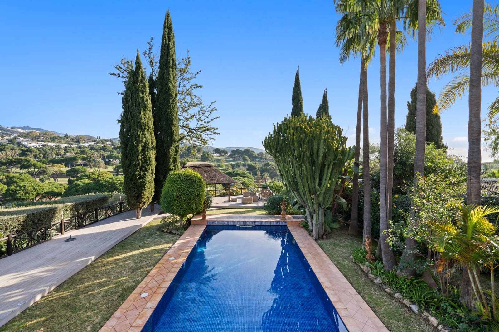 6 bedroom Villa for sale in Marbella with pool garage - € 2,750,000 (Ref: 9262448)