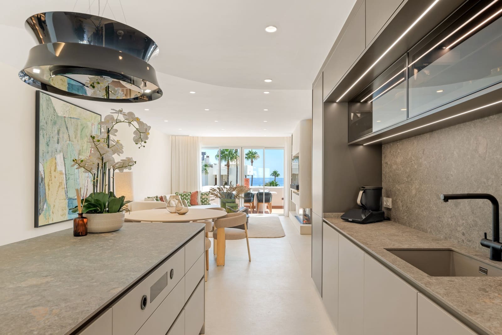 3 bedroom Penthouse for sale in Estepona with pool - € 2,695,000 (Ref: 9269321)