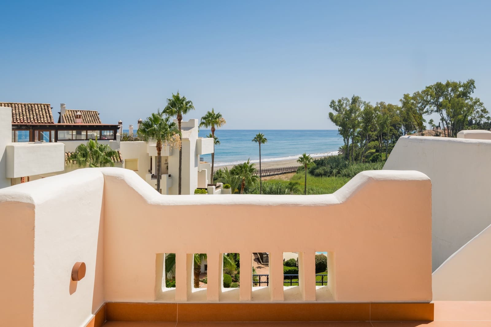 3 bedroom Penthouse for sale in Estepona with pool - € 2,695,000 (Ref: 9269321)