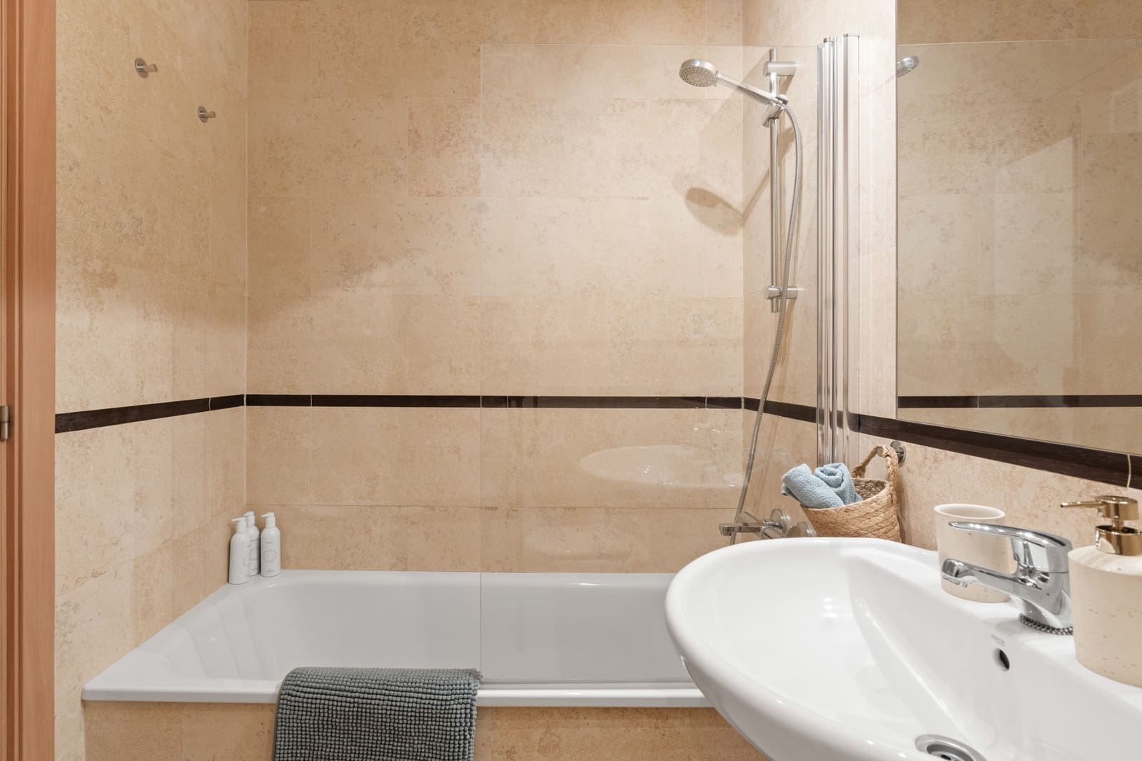 2 makuuhuone Huoneisto myytävänä paikassa Guadalmansa mukana uima-altaan 
autotalli - 625 000 € (Ref: 9341018)