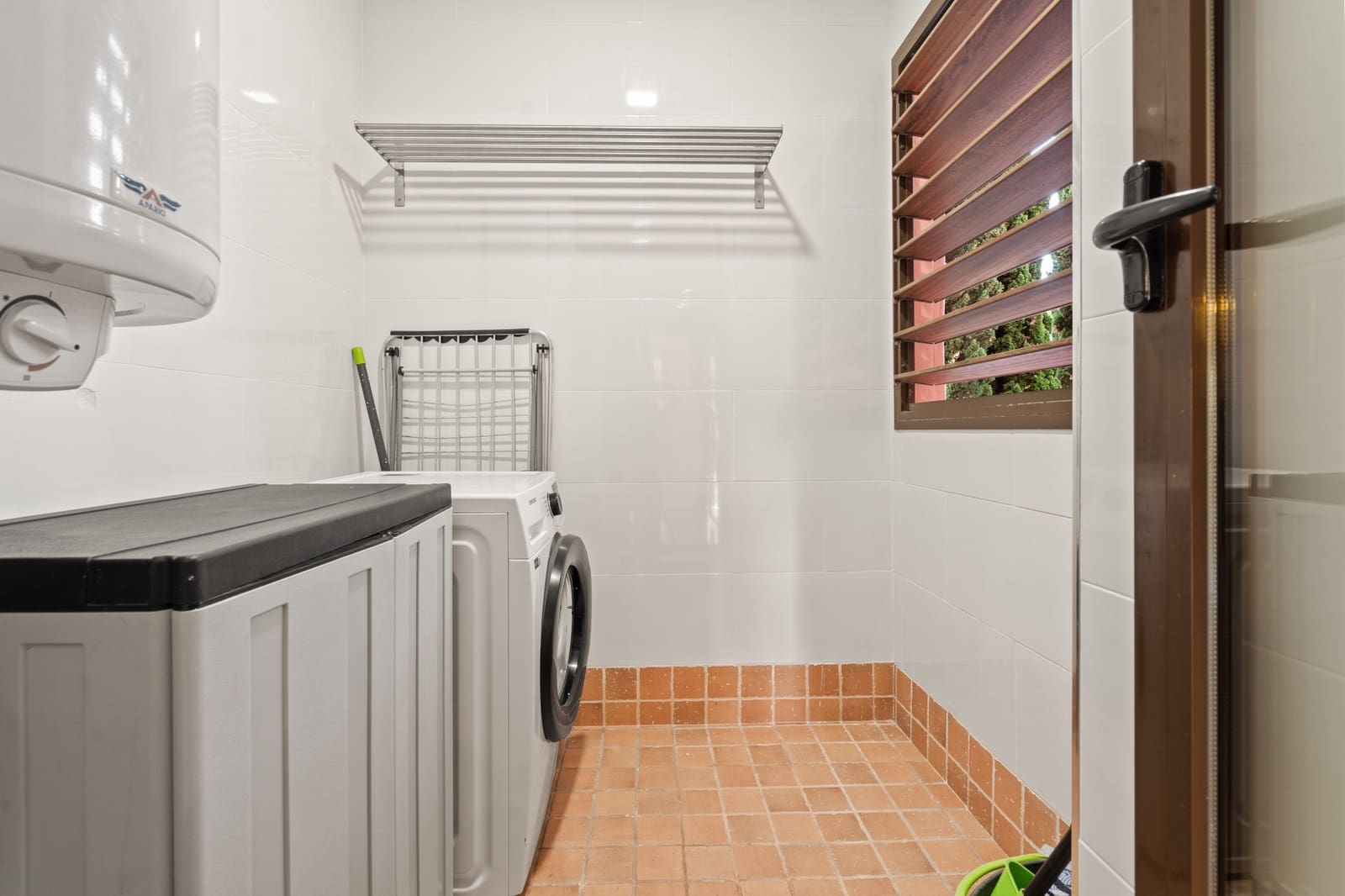 2 makuuhuone Huoneisto myytävänä paikassa Guadalmansa mukana uima-altaan 
autotalli - 625 000 € (Ref: 9341018)