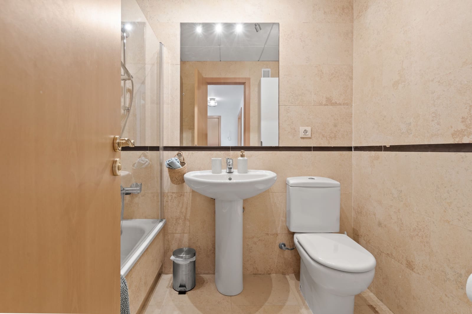 2 makuuhuone Huoneisto myytävänä paikassa Guadalmansa mukana uima-altaan 
autotalli - 625 000 € (Ref: 9341018)