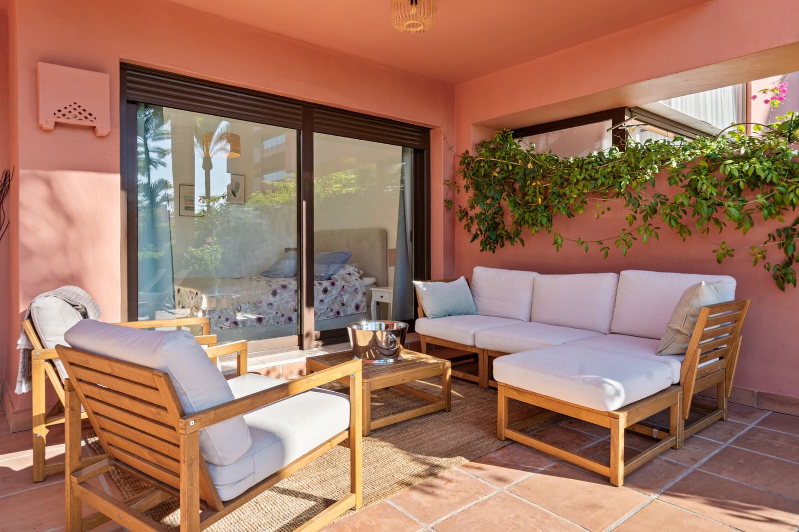 2 makuuhuone Huoneisto myytävänä paikassa Guadalmansa mukana uima-altaan 
autotalli - 625 000 € (Ref: 9341018)