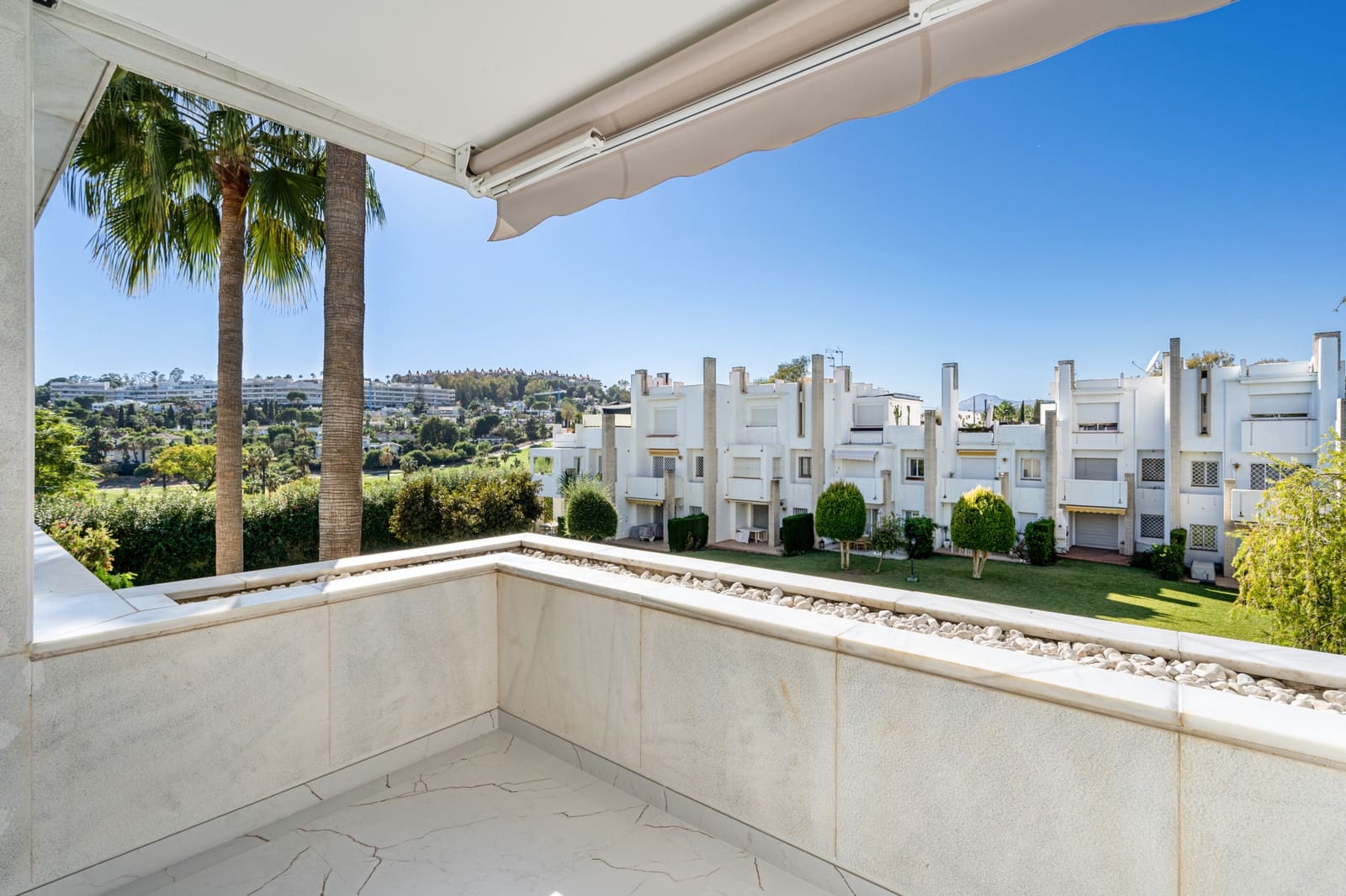 3 soveværelse Lejlighed til salg i Marbella med swimmingpool garage - € 1.299.000 (Ref: 9353230)