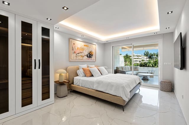 Apartamento de 3 habitaciones en Las Brisas, Marbella en venta con piscina garaje - 1.299.000 € (Ref: 9353230)