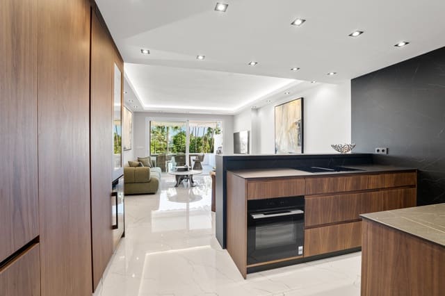 Apartamento de 3 habitaciones en Las Brisas, Marbella en venta con piscina garaje - 1.299.000 € (Ref: 9353230)