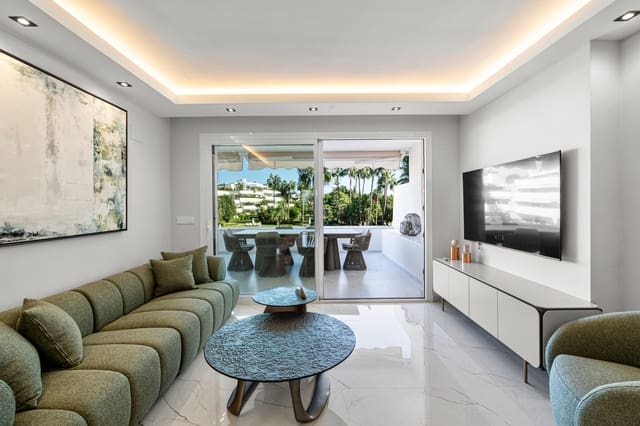 Apartamento de 3 habitaciones en Las Brisas, Marbella en venta con piscina garaje - 1.299.000 € (Ref: 9353230)