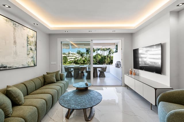 3 sypialnia Apartament na sprzedaż w Las Brisas, Marbella z basenem garażem - 1 249 000 € (Ref: 9353230)