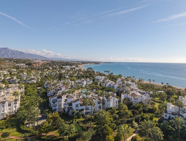 2 soverom Leilighet til salgs i Costalita, Estepona med svømmebasseng garasje - € 995 000 (Ref: 9400529)