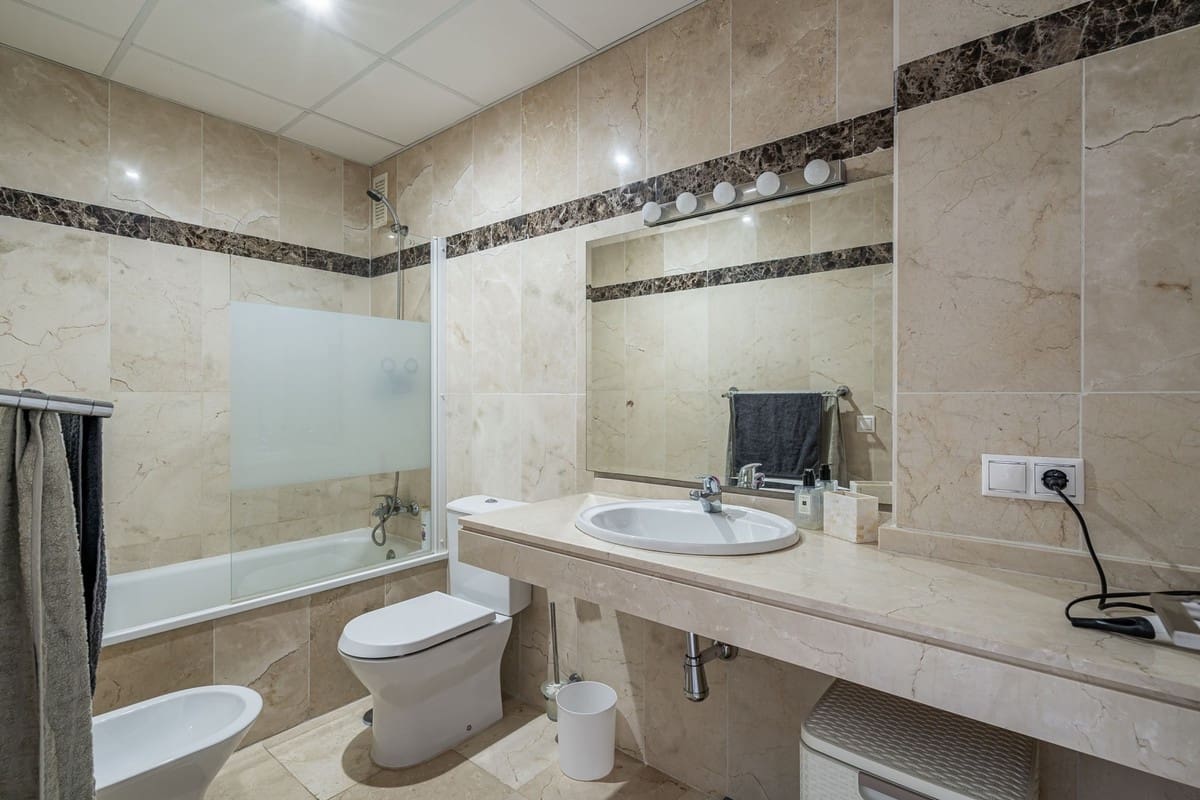 1 soveværelse Lejlighed til salg i New Golden Mile med swimmingpool garage - € 310.000 (Ref: 9402990)