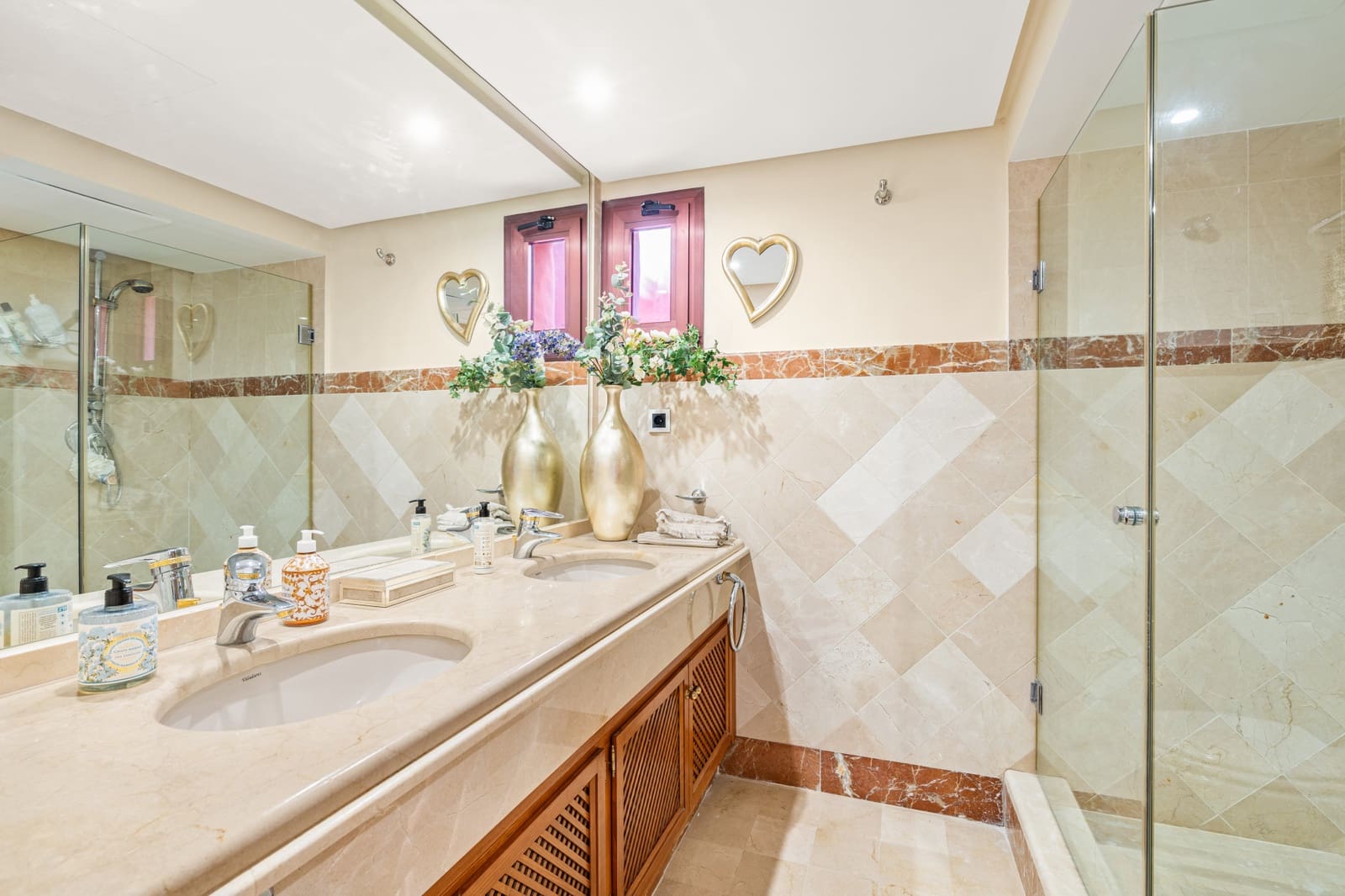 3 bedroom Apartment for sale in Guadalmansa with pool garage - € 1,450,000 (Ref: 9418916)