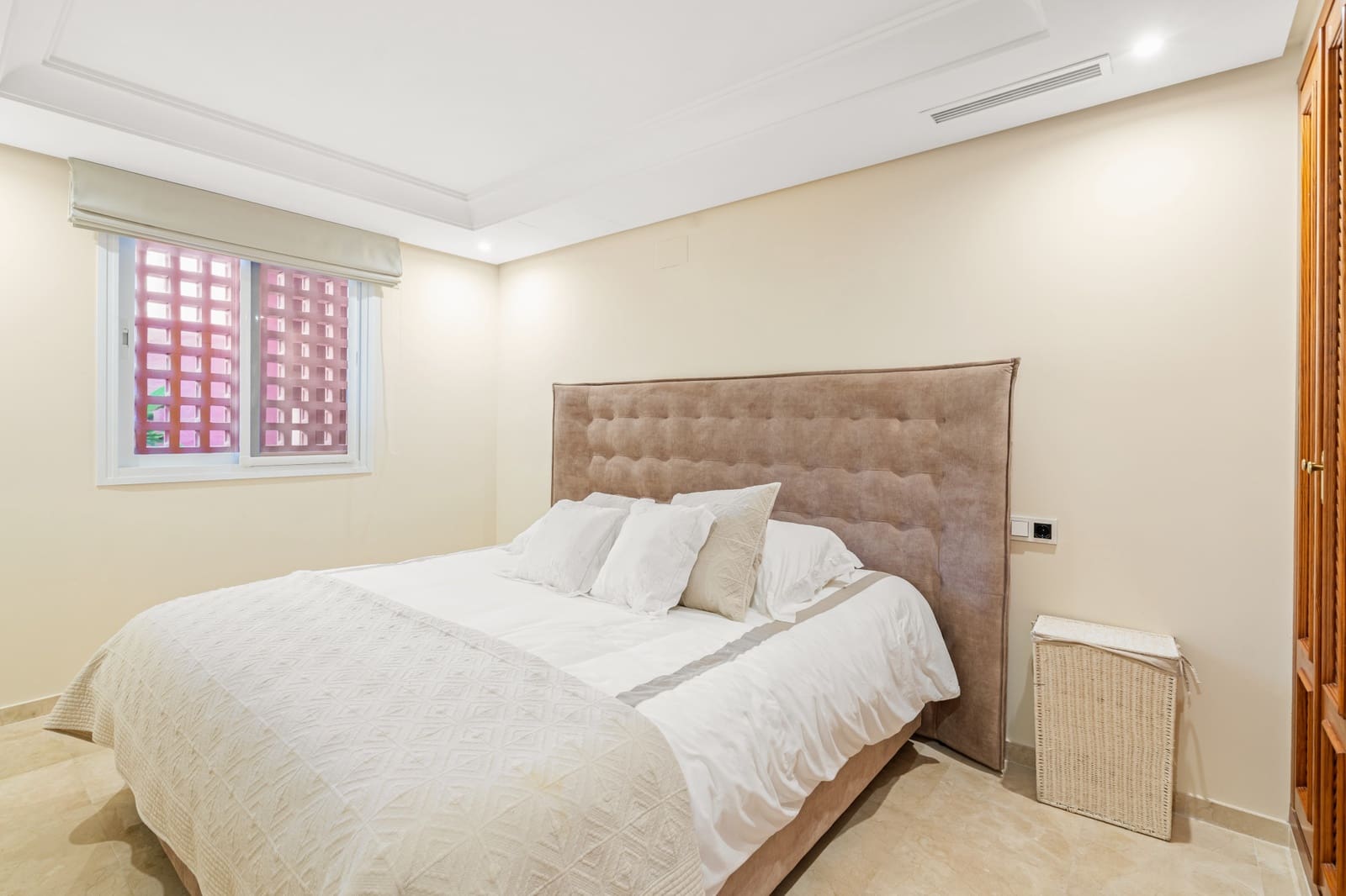 3 bedroom Apartment for sale in Guadalmansa with pool garage - € 1,450,000 (Ref: 9418916)