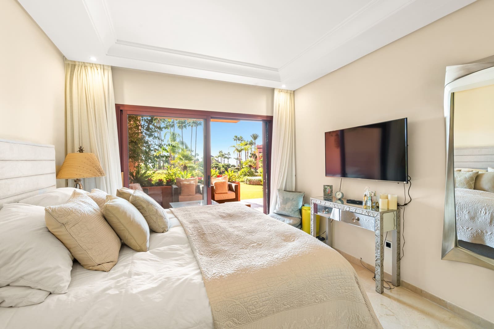 3 bedroom Apartment for sale in Guadalmansa with pool garage - € 1,450,000 (Ref: 9418916)