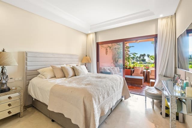 3 bedroom Apartment for sale in Resinera-Voladilla, Estepona with pool garage - € 1,450,000 (Ref: 9418916)