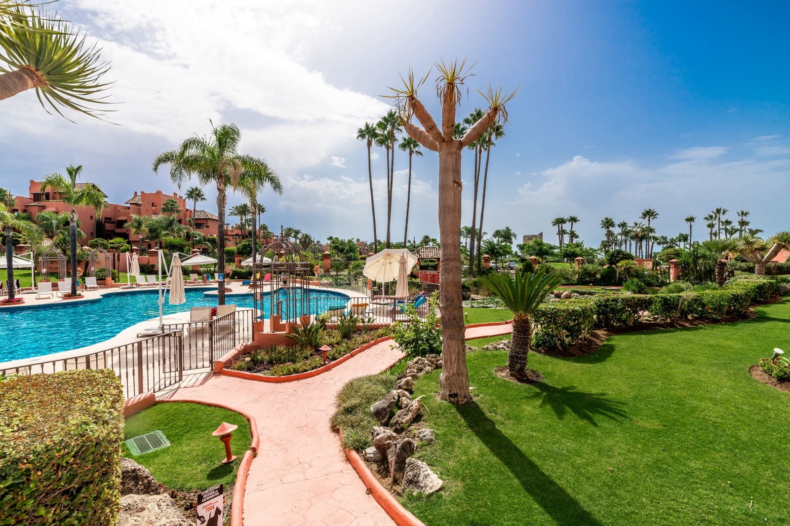 3 bedroom Apartment for sale in Guadalmansa with pool garage - € 1,450,000 (Ref: 9418916)