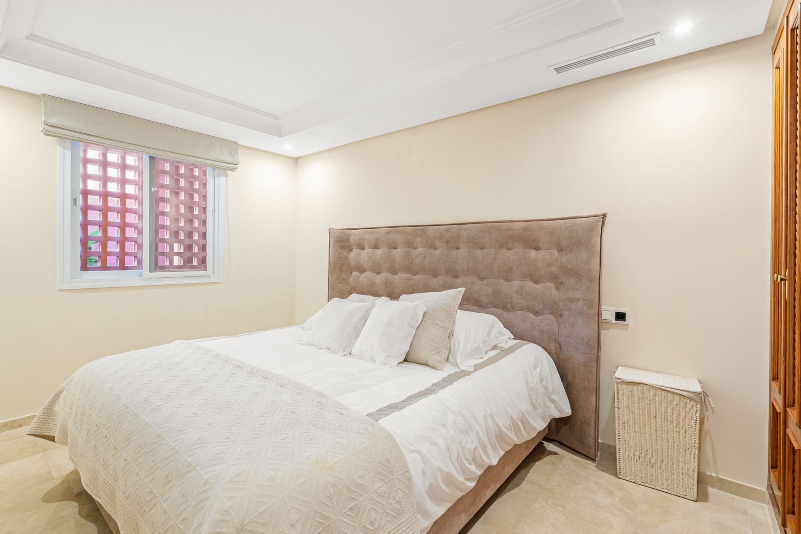 3 bedroom Apartment for sale in Guadalmansa with pool garage - € 1,375,000 (Ref: 9418916)