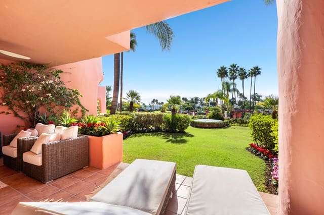 3 sovrum Lägenhet till salu i Resinera-Voladilla, Estepona med pool garage - 1 375 000 € (Ref: 9418916)