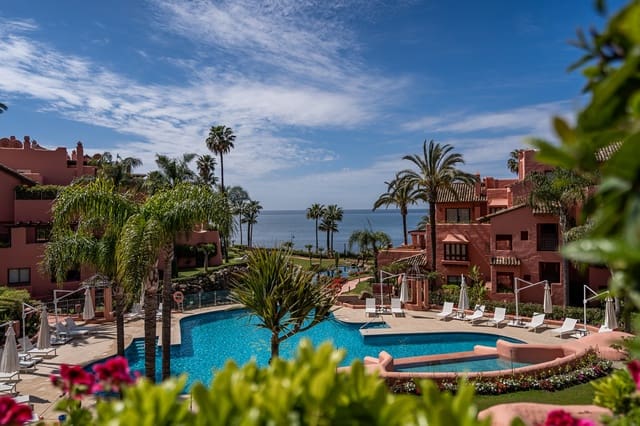 2 soverom Leilighet til salgs i Resinera-Voladilla, Estepona med svømmebasseng garasje - € 1 475 000 (Ref: 9418917)