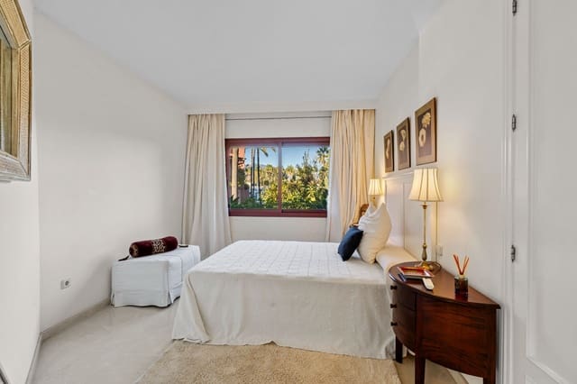 3 quarto Penthouse para venda em Estepona com piscina garagem - 1 800 000 € (Ref: 9470273)