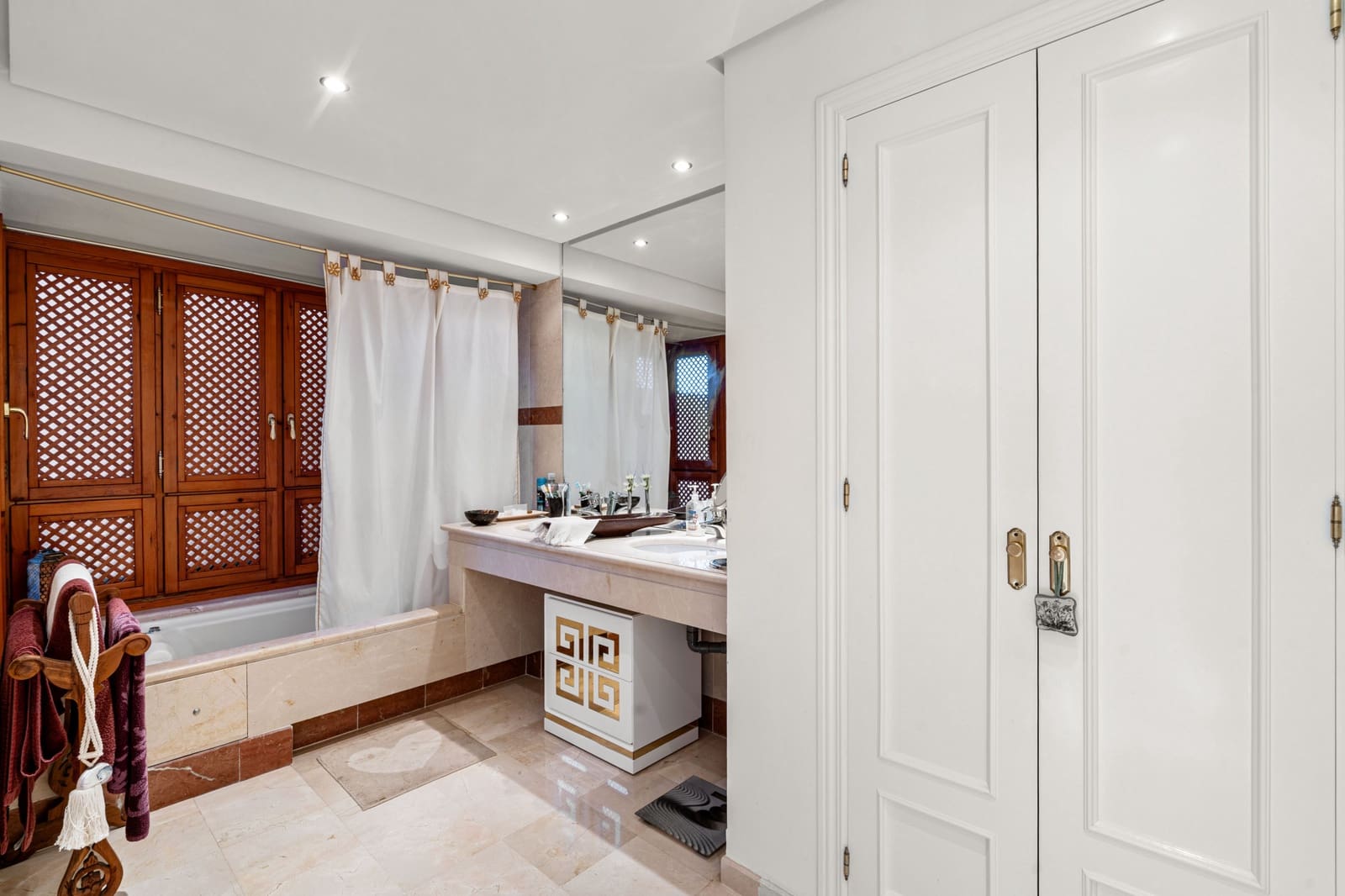 3 quarto Penthouse para venda em Estepona com piscina garagem - 1 800 000 € (Ref: 9470273)