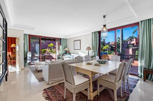 3 quarto Penthouse para venda em Estepona com piscina garagem - 1 800 000 € (Ref: 9470273)